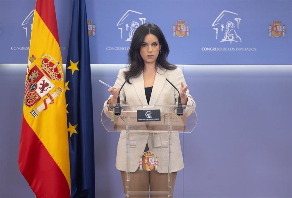 Archivo - La portavoz de VOX en el Congreso, Pepa Millán, durante una rueda de prensa en el Congreso de los Diputados.