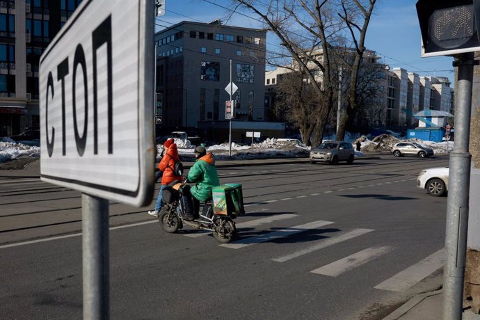 Vianants en un carrer de Moscou