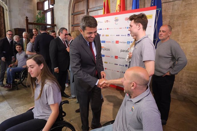 El 'president' de la Generalitat, Carlos Mazón, ha trasladado el apoyo de la sociedad valenciana a los atletas paralímpicos de la Comunitat preseleccionados para competir en los próximos Juegos Paralímpicos de París 2024.