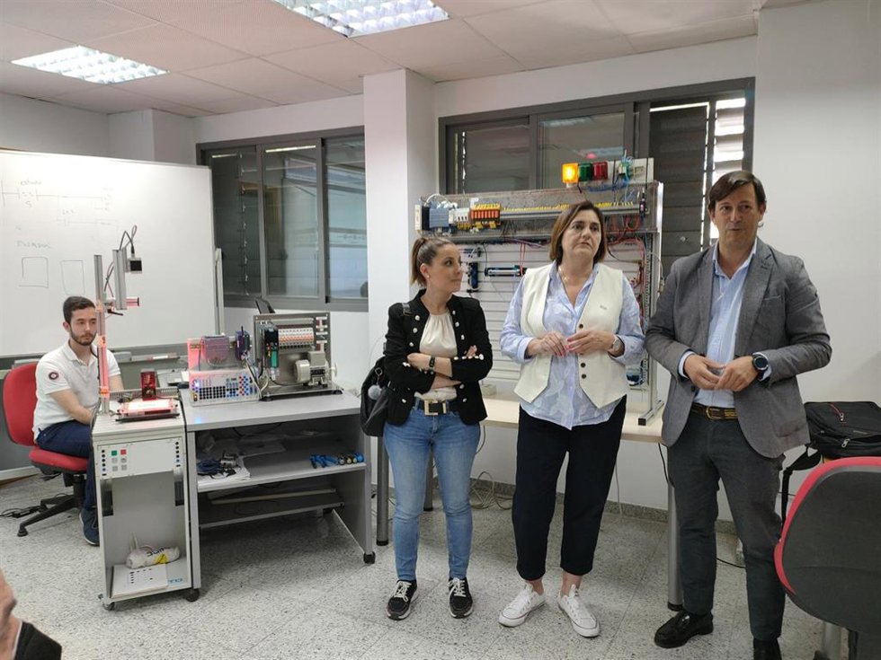 Marina Borrego (centro) y Gonzalo Esparza (dcha.), en la clausura del curso.
