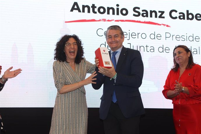 El consejero de la Presidencia, Interior, Diálogo Social y Simplificación Administrativa, Antonio Sanz, en el acto por el 150 aniversario de Cruz Roja en Cádiz.