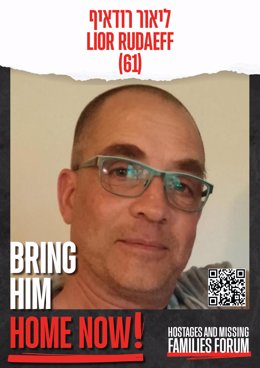 Archivo - December 19, 2023, Jerusalem, Israel: Poster shows hostage LIOR RUDAEFF (61) held by Hamas since Oct 7. Online Forum 'BRING THEM HOME NOW' is demanding the safe return of all citizens who have been taken hostage by Hamas. The Forum is volunteer 