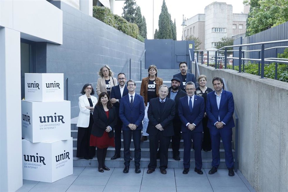 Premiados y autoridades en los reconocimientos culturales de la UNIR