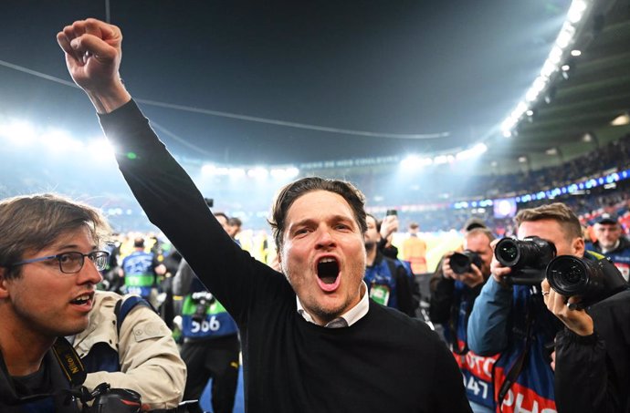 07 May 2024, France, Paris: Dortmund coach Edin Terzic celebrates the victory of the UEFA Champions League semi final against Paris Saint-Germain at the Parc des Princes. Photo: Robert Michael/dpa