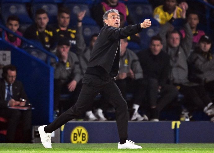 07 May 2024, France, Paris: PSG coach Luis Enrique reacts on the touchline during the UEFA Champions League semi final between Paris Saint-Germain (PSG) and Borussia Dortmund. Photo: Robert Michael/dpa