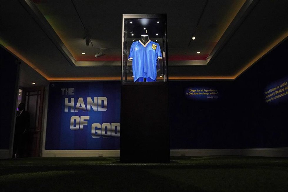Archivo - Camiseta argentina de Diego Armando Maradona de los cuartos de final del Mundial 1986