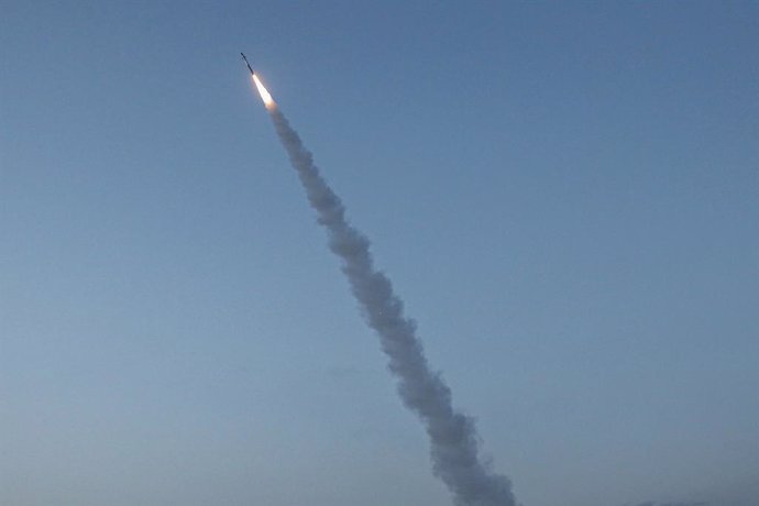 Archivo - May 13, 2023, Sderot, Israel: Israel's Iron Dome air defence system intercepts rockets launched from Gaza City, over the southern city of Sderot. The agreement of the two parties (Palestinian and Israeli) on the Egyptian declaration of a cease-f