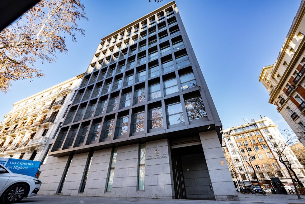 Archivo - Vista de la fachada de la Audiencia Nacional, a 8 de enero de 2024, en Madrid (España). La Audiencia Nacional juzga desde hoy  al que fuera comisario del Aeropuerto de Madrid-Barajas Carlos Salamanca, por presuntamente facilitar la entrada de 