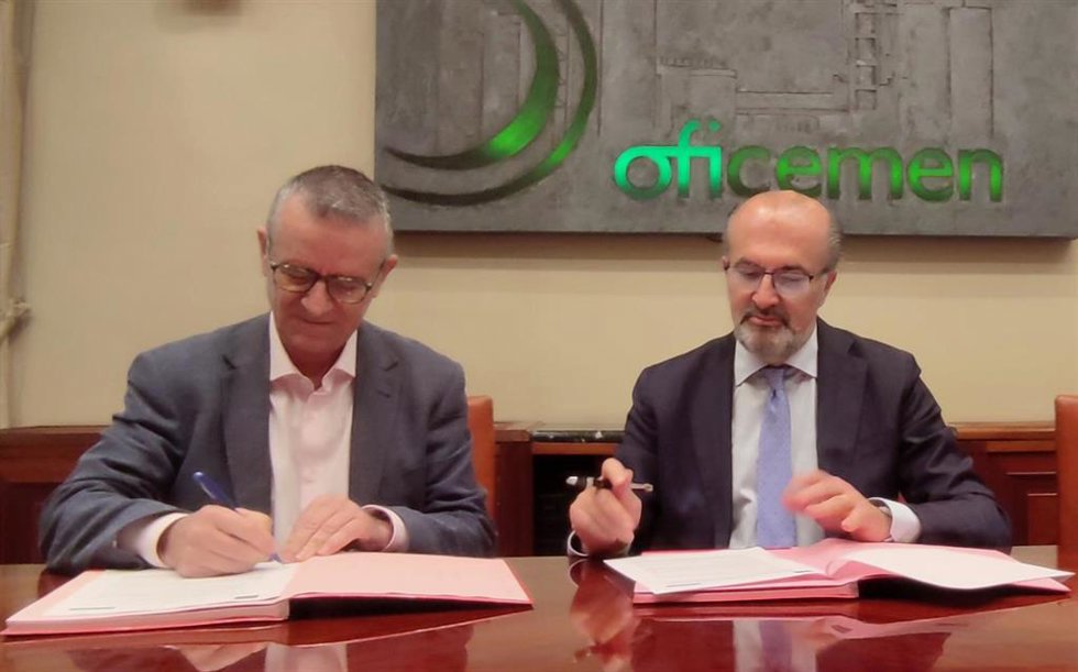 Firma del acuerdo entre Oficemen y Siemens