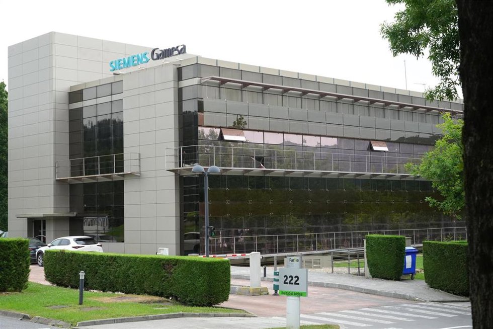 Archivo - Fachada del edificio de Siemens Gamesa