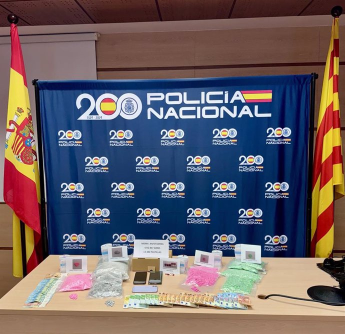 La Policía Nacional detiene a dos personas en Les (Lleida) por un presunto delito de tráfico de drogas tras pararlos en un control policial y encontrar en el maletero de su coche 13.382 pastillas de éxtasis.