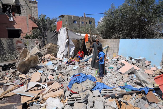 Habitatges destruïts pels atacs israelians en la ciutat de Rafah, al sud de la Franja de Gaza