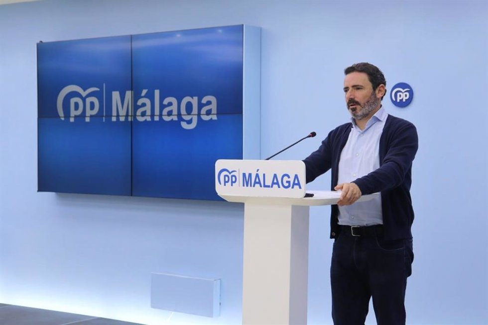 Archivo - El secretario general del PP de Málaga, José Ramón Carmona, en rueda de prensa