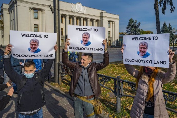 Archivo - Protesta en 2021 frente al Parlamento de Ucrania contra la influencia de oligarcas como Igor Kolomoiski en la política del país (archivo)