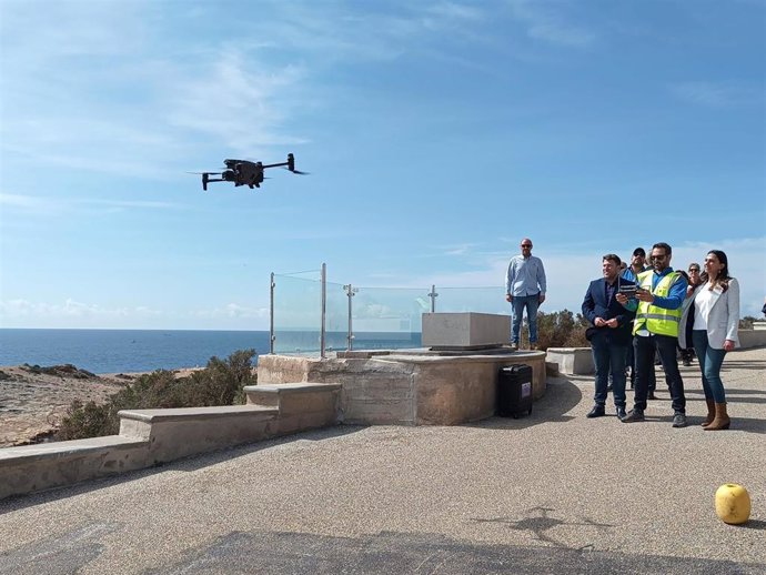 Imagen del despegue del dron que incorpora el Gobierno regional a la vigilancia marítima