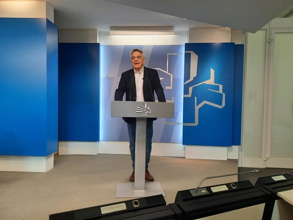 De Andrés, en su comparencia en el Parlamento tras acreditarse junto al resto de integrantes del grupo del PP