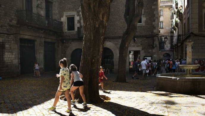 La plaza Sant Felip Neri, ubicada en el distrito de Ciutat Vella de Barcelona.