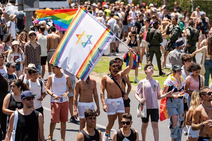 Archivo - Participantes en la marcha del Orgullo LGTBI en Tel Aviv en 2022, en Israel (archivo)