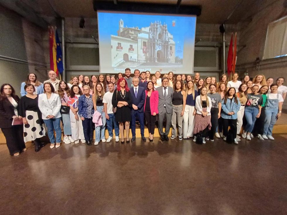 Acto de bienvenida a los residentes, celebrado en la Facultad de Economía y Empresa de la Universidad de Murcia.