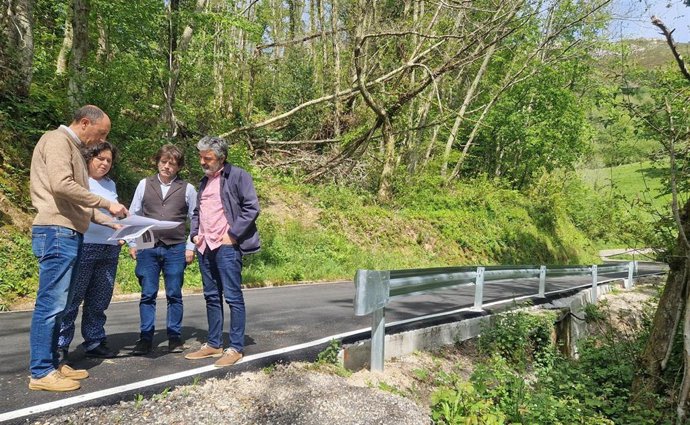 Concluidas las obras de mejora del camino de acceso a La Molina, en Cabrales, tras invertir 236.700 euros.