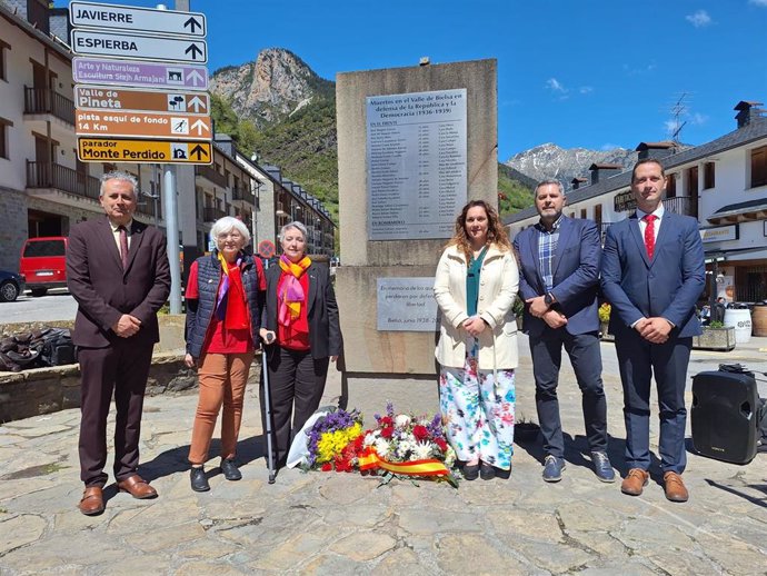 Homenaje en Bielsa a los republicanos exiliados con motivo de la Guerra Civil y la dictadura.