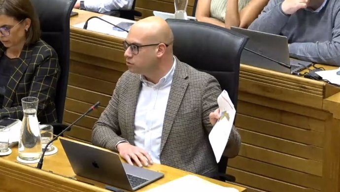 El concejal de Urbanismo del Ayuntamiento de Gijón, Jesús Martínez Salvador (Foro), interviene en el Pleno Municipal gijonés.