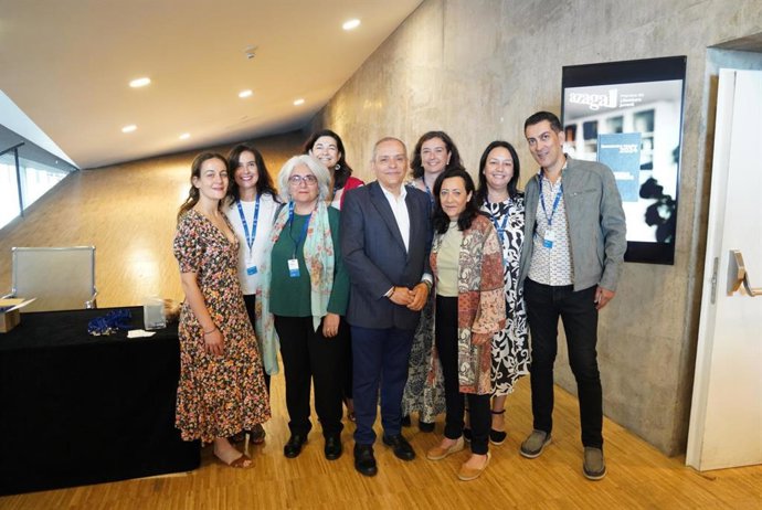 El consejero de Empleo y Educación del Cabildo de Tenerife, Efraín Medina, en la entrega del 'Premio Azagal'