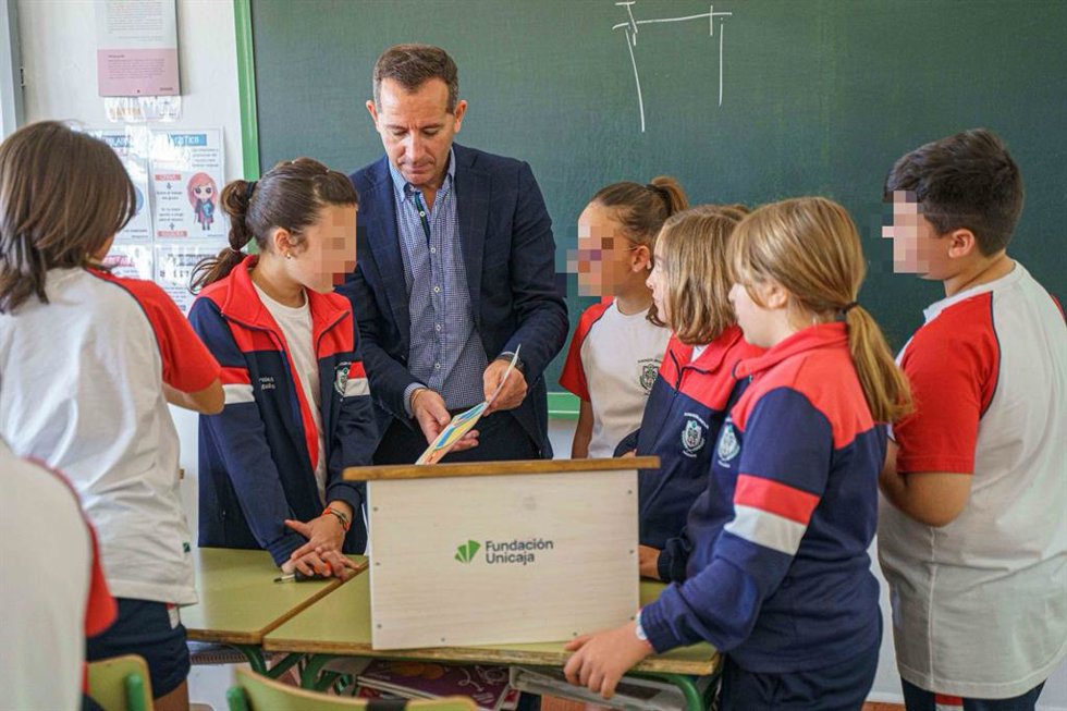 El responsable del Medio Ambiente de Fundación Unicaja , Manuel Dorado, en el Colegio Fundación Unicaja Juan de la Rosa de Ronda