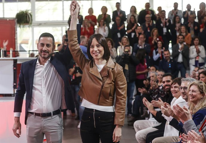 Archivo - Arxiu - L'alcalde de Mislata, Carlos Fernández Bielsa, i la nova líder del PSPV, Diana Morant, durant la clausura del Congrés extraordinari del PSPV