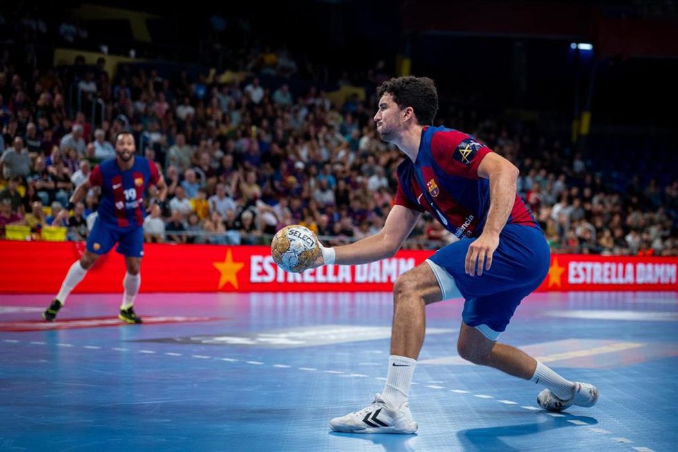 El jugador de balonmano del Bara Pol Valera
