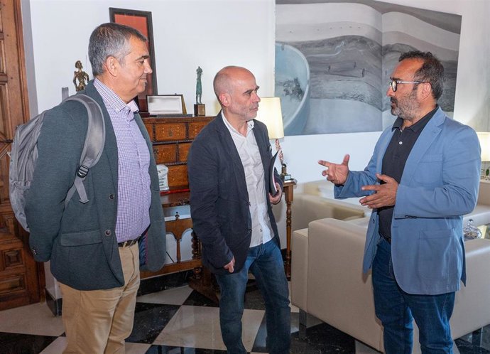 Archivo - El presidente de la Diputación de Cáceres, Miguel Ángel Morales, se reúne con los gerentes de Felcode y Famsi