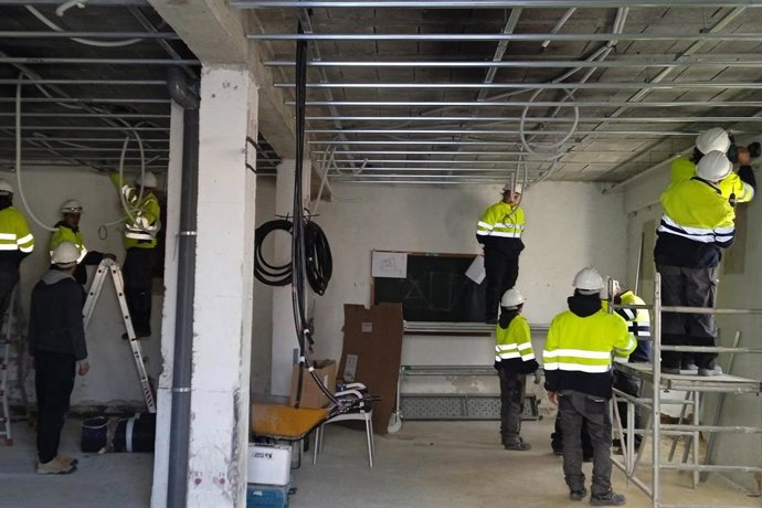 Taller de formación y empleo para rehabilitar un edificio como espacio rural comunitario Aldaia en Muzqui (valle de Guesálaz).