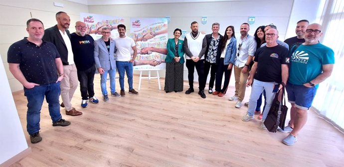 Presentación del Pride de Torremolinos, que se celebra del 29 de mayo al 2 de junio bajo el lema, 'Abrazando culturas, tendiendo puentes. Diversidad, parte de nuestro ADN'.