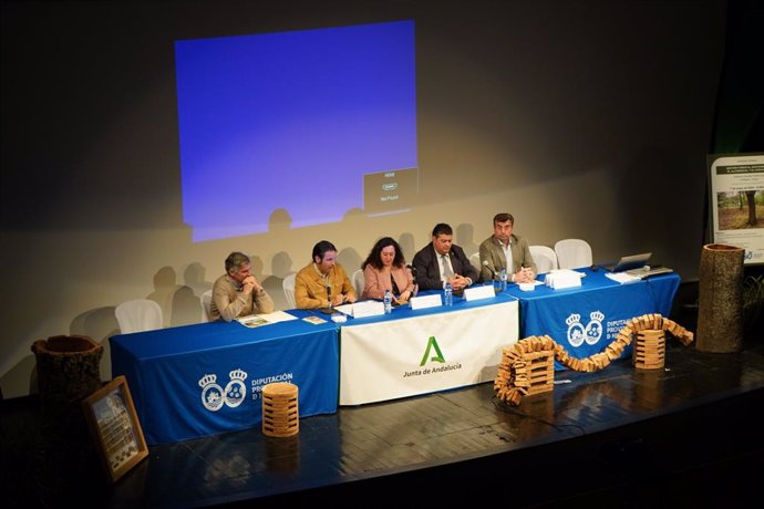 Celebración de la jornada técnica 'Gestión forestal sostenible: El alcornocal y el corcho' en Cortegana (Huelva).