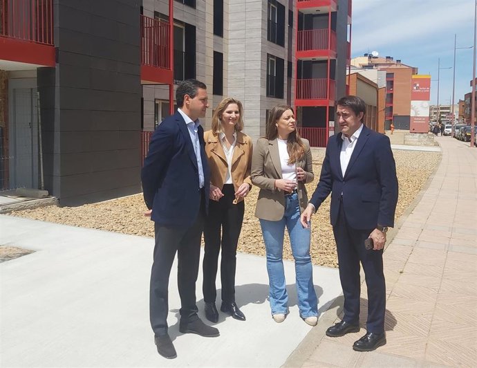 El candidato del PP a las elecciones europeas Raúl de la Hoz, la vicesecretaria de Desarrollo Sostenible, Paloma Martín; la vicesecretaria de Sanidad y Educación, Ester Muñoz; y el consejero Juan Carlos Suárez-Quiñones.