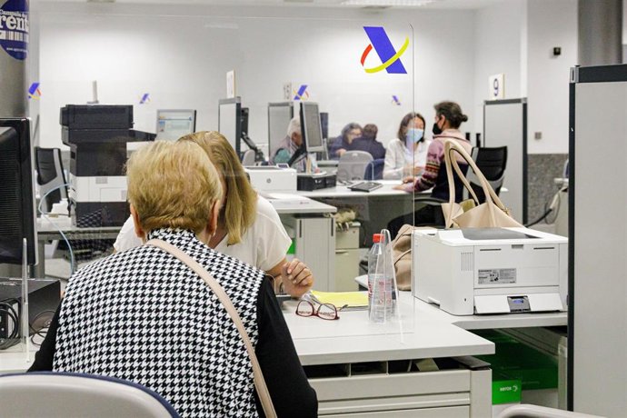 Archivo - Oficina de la Agencia Tributaria. 