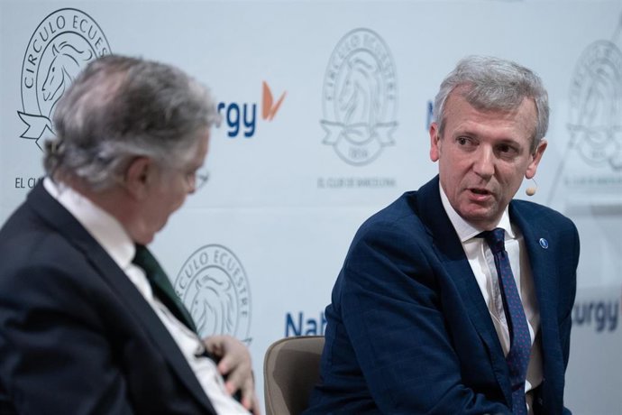 El presidente gallego, Alfonso Rueda, con el abogado Tirso Gracia