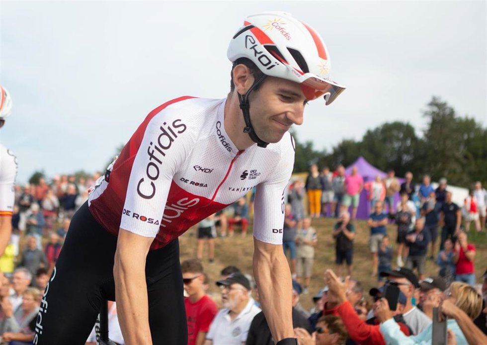 Archivo - Benjamin Thomas durante una carrera con el equipo Cofidis