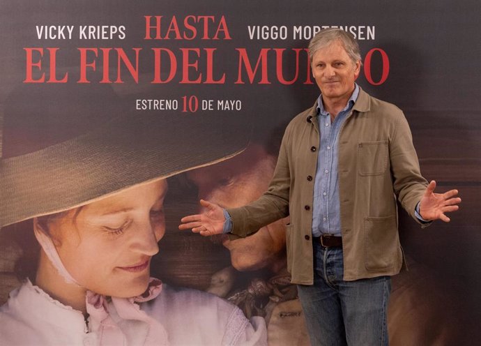 El director e intérprete de la película ‘Hasta el fin del mundo’, Viggo Mortensen, posa durante el photocall de la nueva película ‘Hasta el fin del mundo’, en el Hotel Urso, a 8 de mayo de 2024, en Madrid (España). 