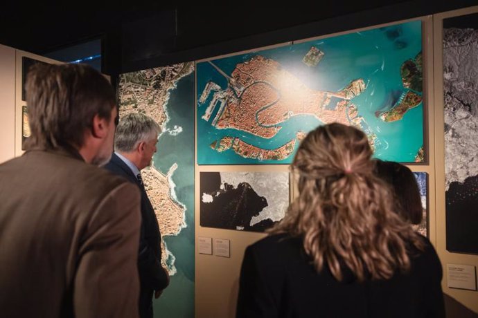 El Museu de les Ciències presenta la nova exposició 'Mediterranea', un recorregut pel passat i el present d'aquest mar amb imatges captades des de l'espai