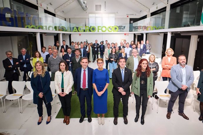 Imagen de los asistentes a la asamblea general del clúster agroalimentario Nagrifood