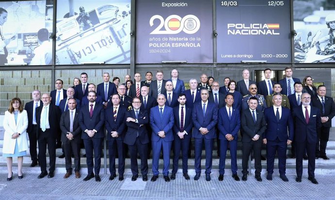 Foto De Família De Los Participantes En El Acto Del Bicentenario