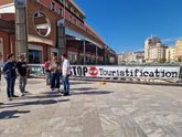Foto: Adelante Andalucía acusa a los empresarios de viviendas turísticas de lucrarse al "vender nuestra tierra a cachos"