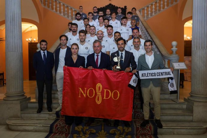 El Ayuntamiento reconoce al Club Atlético Central y al Triana Club de Fútbol