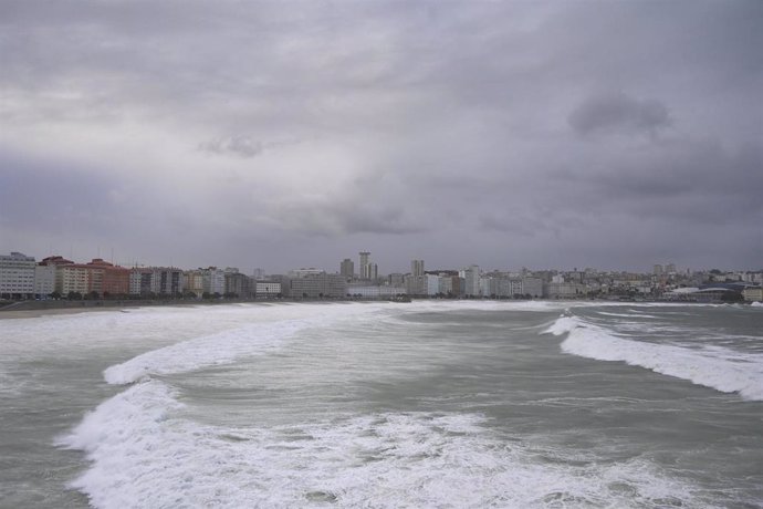 Archivo - El mar, con olas de hasta 10 metros, a 20 de octubre de 2023, en A Coruña, Galicia (España). La Xunta ha activado para hoy la alerta roja por temporal costero en el litoral Norte y Noroeste de la provincia de A Coruña, incluyendo la ciudad, y en