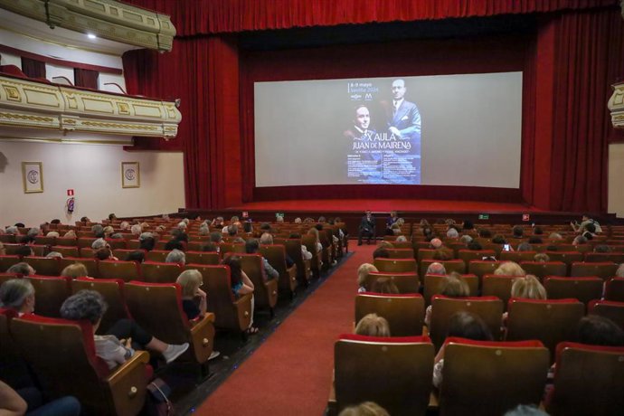 Proyección del documental en el cine Cervantes