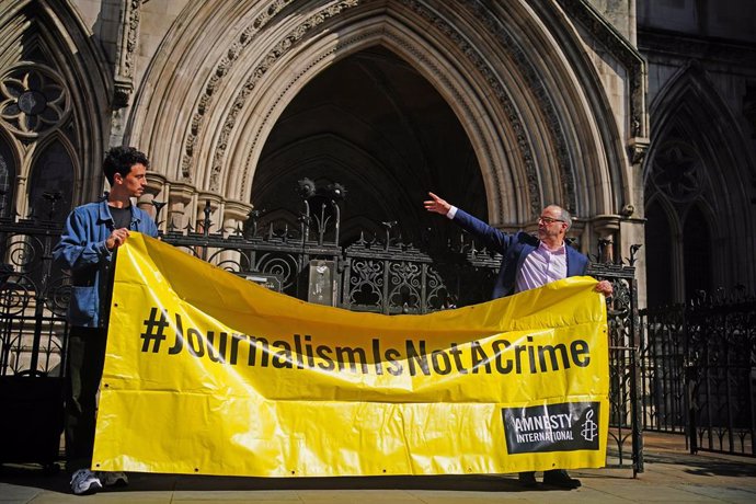 08 May 2024, United Kingdom, London: Supporters of journalists Barry McCaffrey and Trevor Birney, outside the Royal Courts of Justice in London, before their Investigatory Powers Tribunal (IPT) hearing over claims they were secretly monitored by police. P