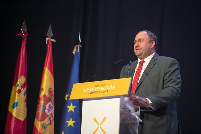 El consejero de Agricultura, Ganadería y Desarrollo Rural, Julián Martínez Lizán, en los Premios Gran Selección Campo y Alma.