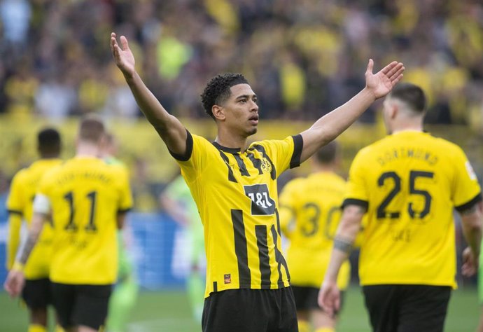 Archivo - Jude Bellingham celebra un gol con el Borussia Dortmund