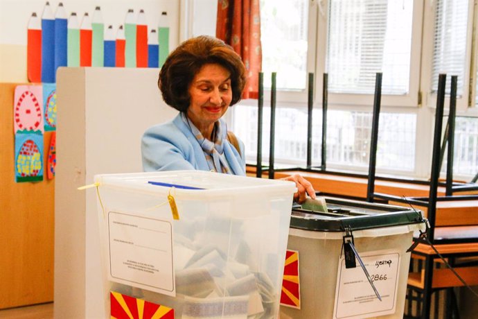 SKOPJE, May 8, 2024  -- Presidential candidate Gordana Siljanovska Davkova of VMRO-DPMNE casts the vote at a polling station in Skopje, North Macedonia, May 8, 2024. Parliamentary elections and the second round of presidential elections kicked off in Nort